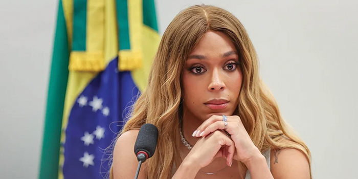 Home 32 erika hilton